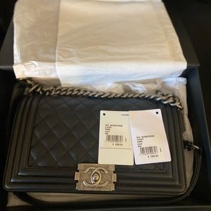 CHANEL BOY BAG MEDIUM, BEAUTIFUL BARELY WORN